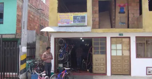 ALMACEN Y TALLER DE BICICLETAS JD 1 ALMACEN Y TALLER DE BICICLETAS JD 1